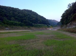 知明湖キャンプ場(湖面方向に下ったところ)