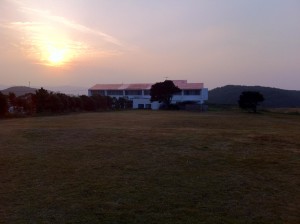 中瀬草原キャンプ場(正面の建物は隣接するユースホステル グラスハウス)