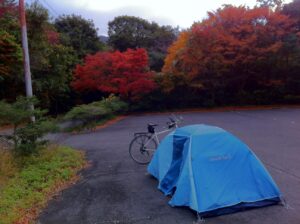 白雲の池キャンプ場の駐車場にて一泊