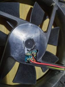 PCファン(120mm)の分解